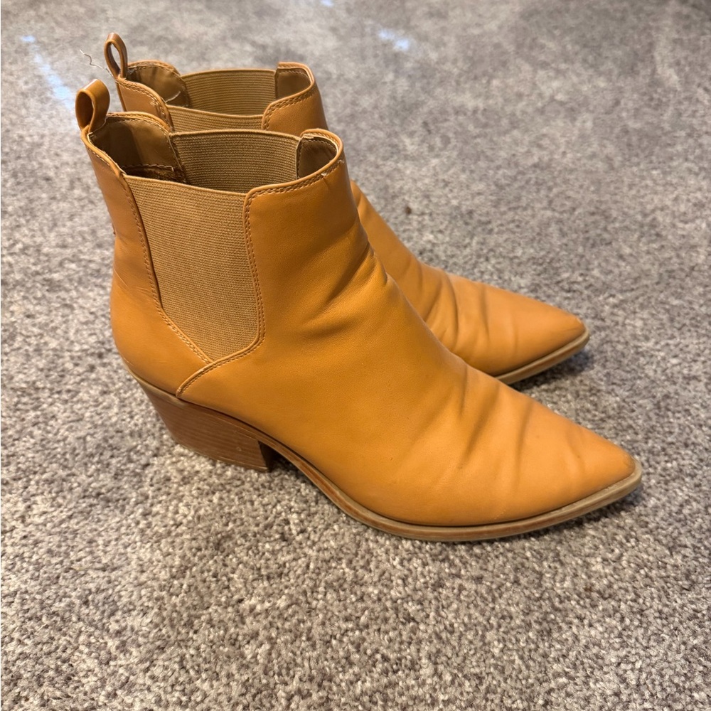 Universal Thread Camel Ankle Booties